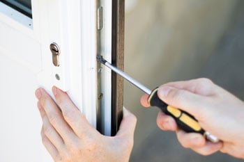 Schlüsseldienst Hannover FAQ 15 Eibruchschaden Reparatur