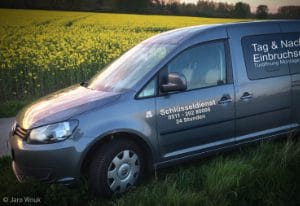 Einsatzfahrzeug Schlüsseldienst Hannover nach Laatzen